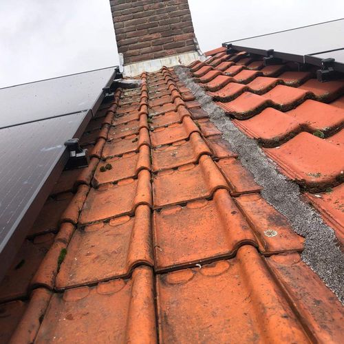 Hellend dak Elspeet met oude dakpannen